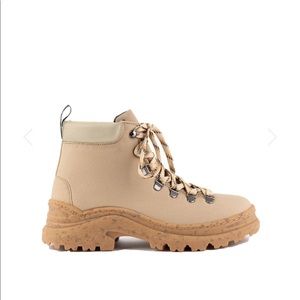 Alice and Whittles Weekend Boot